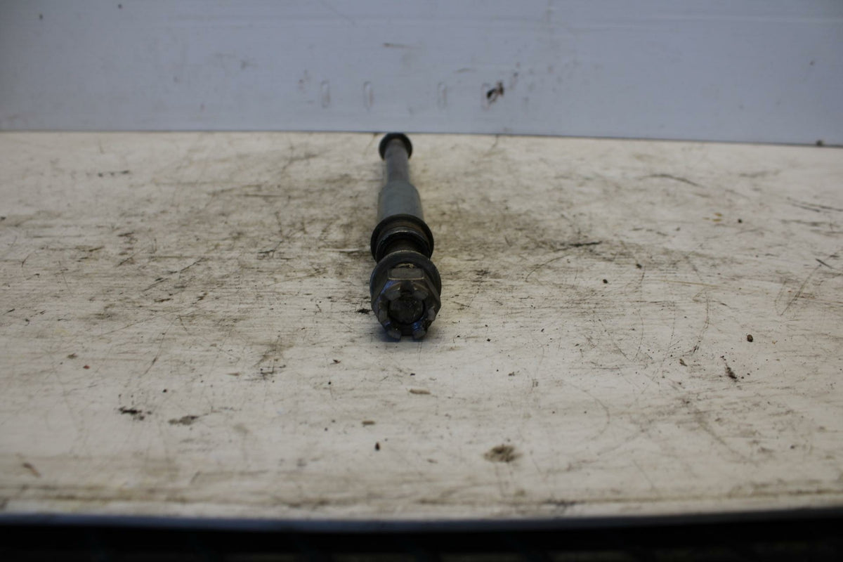 01 KAWASAKI VULCAN 1500 REAR AXLE BACK WHEEL RIM PIVOT BOLT AXEL BB301