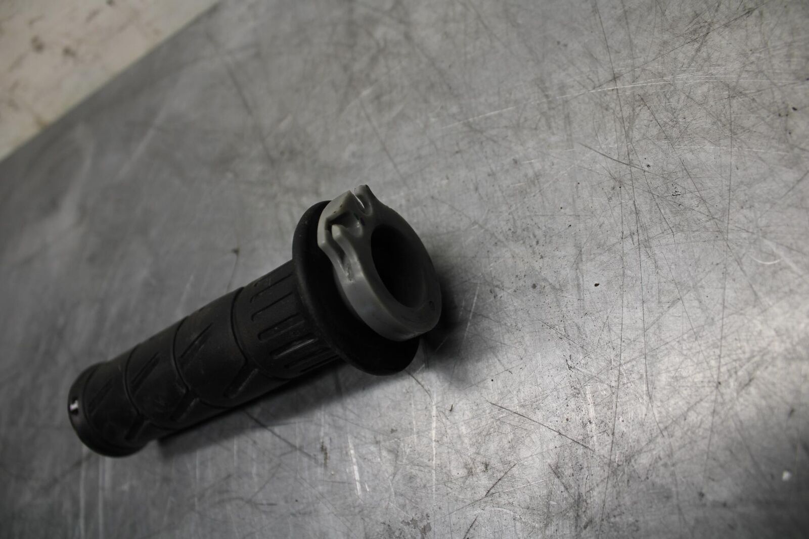 12-17 KAWASAKI NINJA 650 RIGHT THROTTLE GRIP 46075-0564 BB470