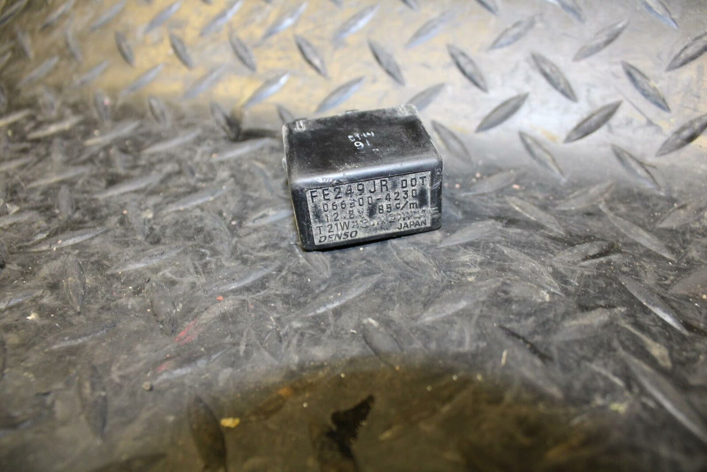 05-06 SUZUKI KATANA 750 GSX750F TURN SIGNAL BLINKER RELAY FLASHER SWITCH bb166