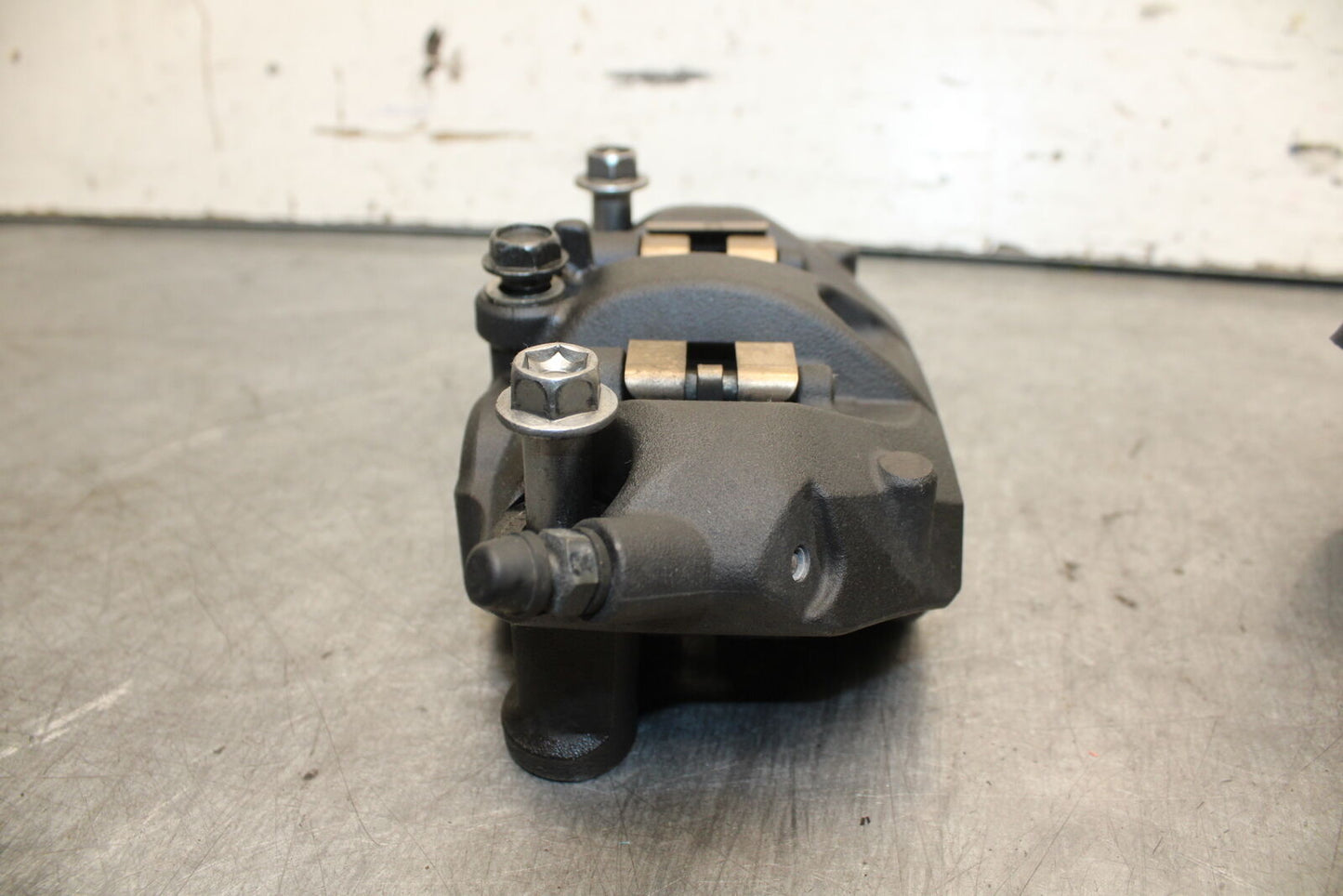 13-18 KAWASAKI NINJA ZX6R RIGHT LEFT FRONT BRAKE CALIPER SET PAIR CALIPERS BB666