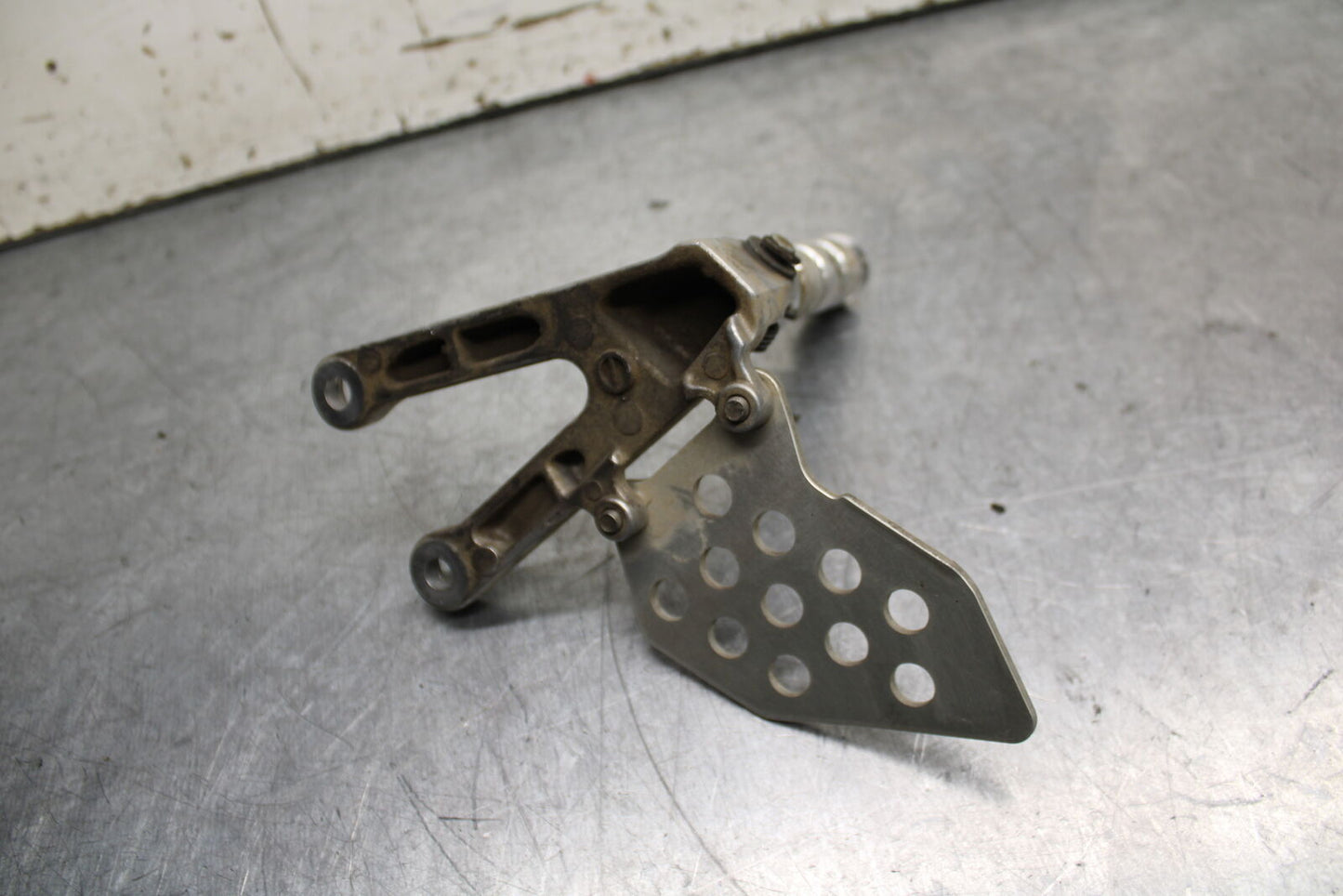 05-06 HONDA CBR600RR LEFT REARSET REAR SET DRIVER FOOT PEG REST STOP BB739