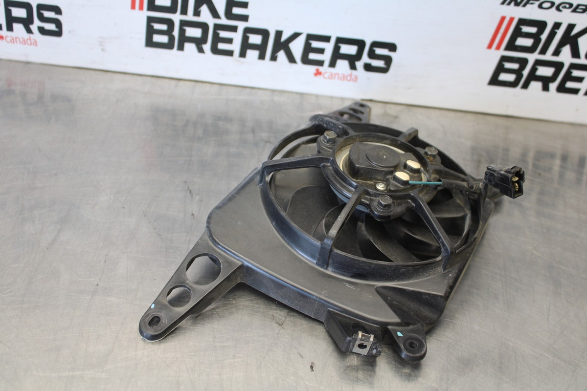 20 TRIUMPH STREET TRIPLE 765 ENGINE RADIATOR COOLING FAN BB864
