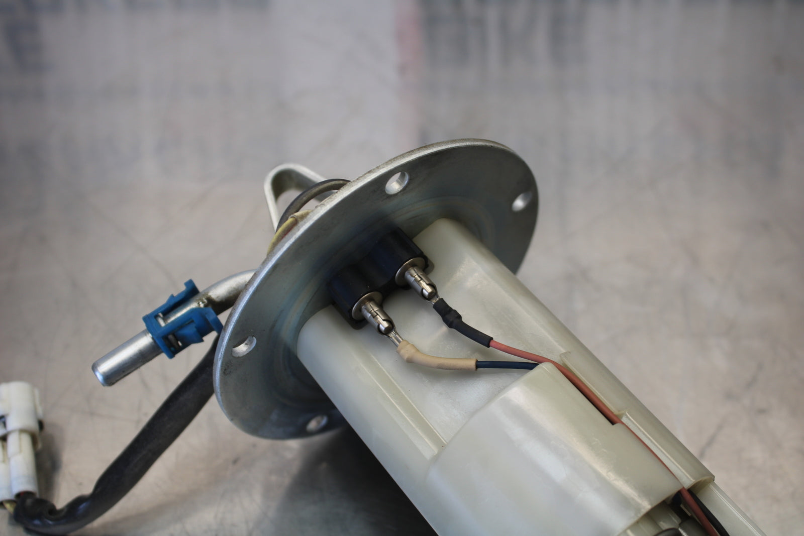 11 SUZUKI GSXR1000 FUEL PUMP GAS PETROL SENDER UNIT BB142