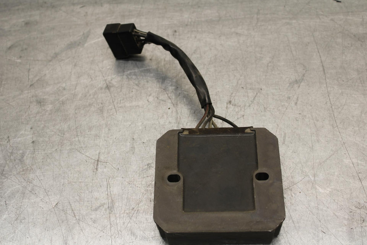2004 Suzuki Intruder 1500 VL1500 RECTIFIER VOLTAGE REGULATOR 32800-44D11 BB573