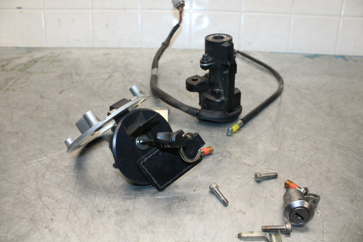 11-17 SUZUKI GSXR600 IGNITION LOCK KEY SET W/ GAS CAP AND SEAT LOCK BB417