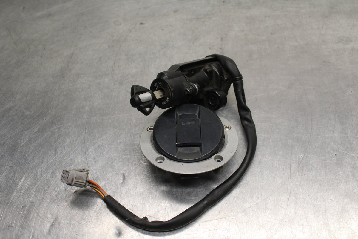 09 SUZUKI GSXR600 IGNITION LOCK KEY SET W/ GAS CAP BB759