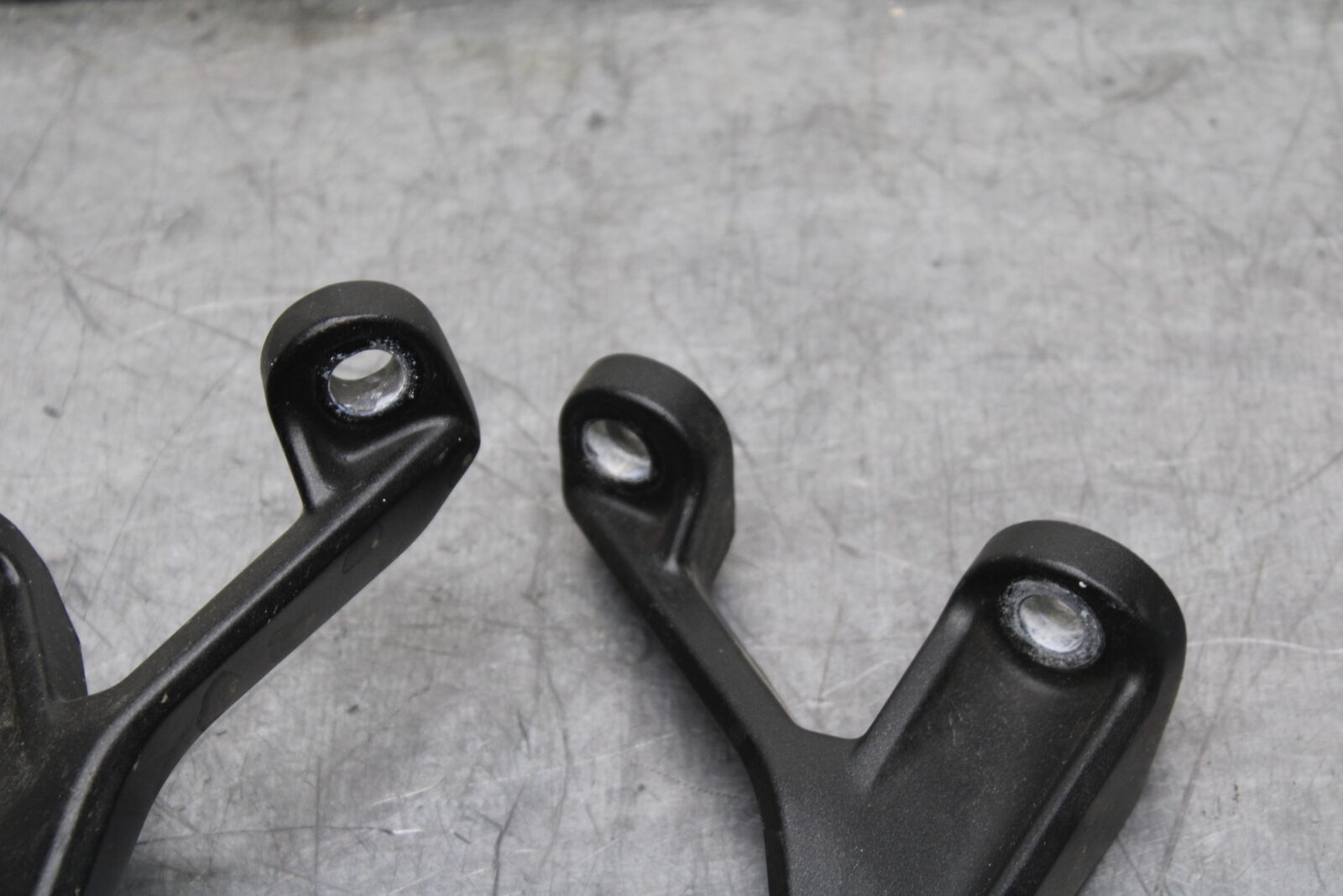 19-22 KAWASAKI Z400 REAR BACK PASSENGER PEG SET PAIR BB738