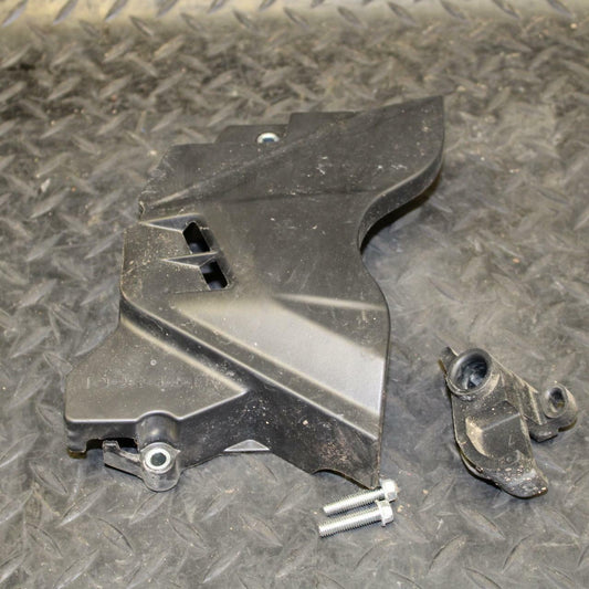 19 YAMAHA YZF R3 ENGINE SPROCKET COVER BB177