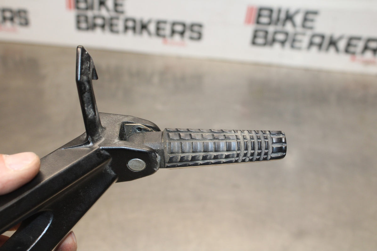 15-26 SUZUKI GSXR600 LEFT REAR BACK PASSENGER PEG BB888