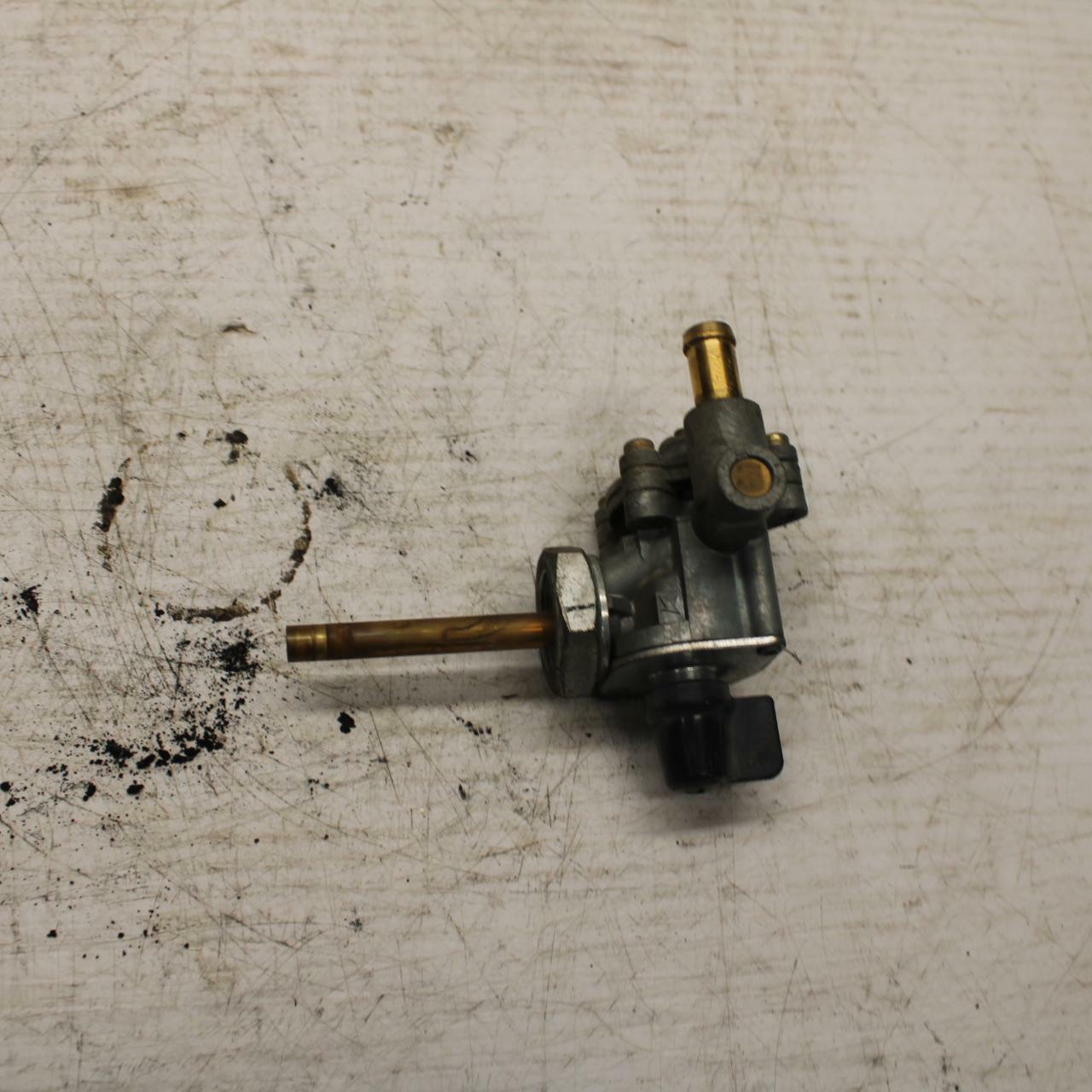 04-06 HONDA SHADOW 750 VT750C GAS TANK FUEL PETCOCK BB360