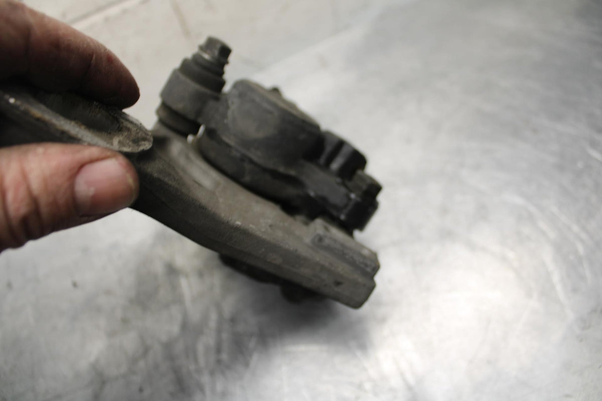 04-06 YAMAHA YZF R1 REAR BACK BRAKE CALIPER W MOUNT BRACKET BB491