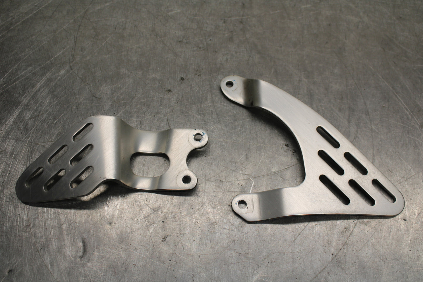 03-05 YAMAHA YZF R6  REARSET REAR SET HEEL GUARD COVER SET BB132