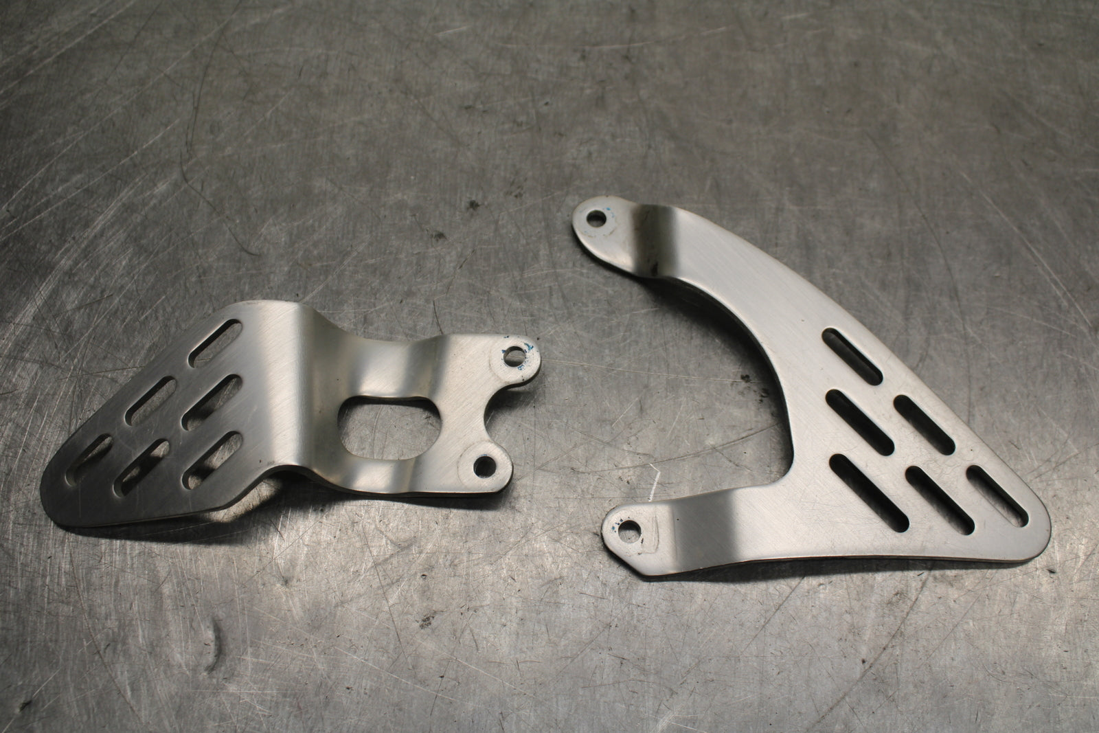 03-05 YAMAHA YZF R6  REARSET REAR SET HEEL GUARD COVER SET BB132