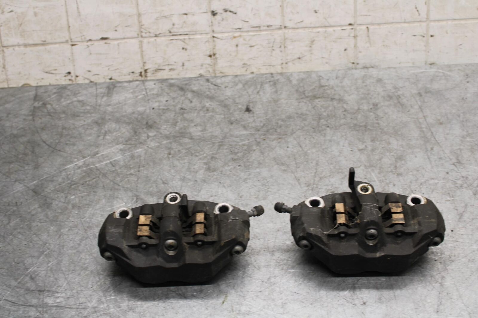 06-07 SUZUKI GSXR600 750 RIGHT LEFT FRONT BRAKE CALIPER SET PAIR CALIPERS BB543B
