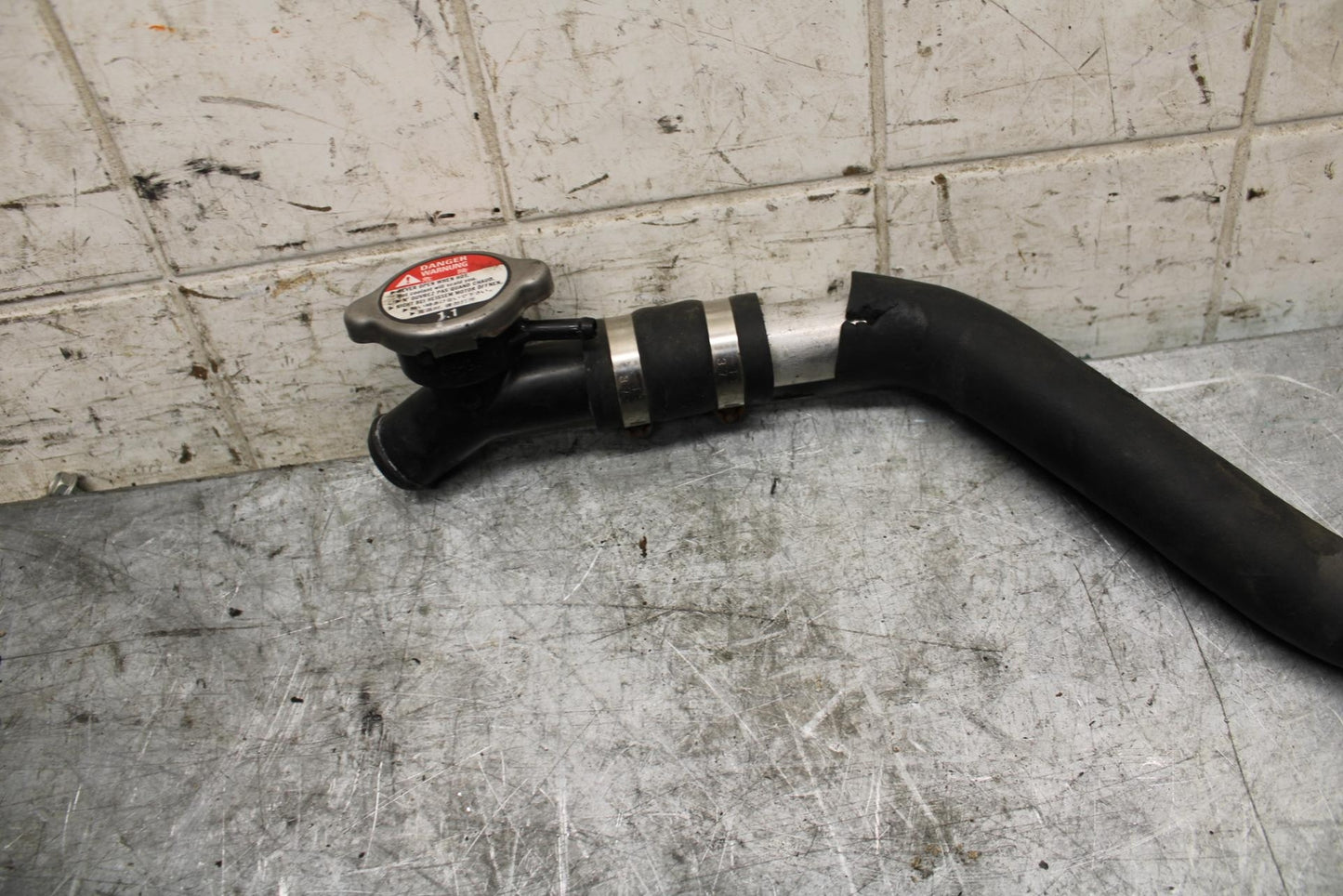 2002 Yamaha YZF R6 RADIATOR CAP HOSE PIPE 5SL-12462-00-00 BB545
