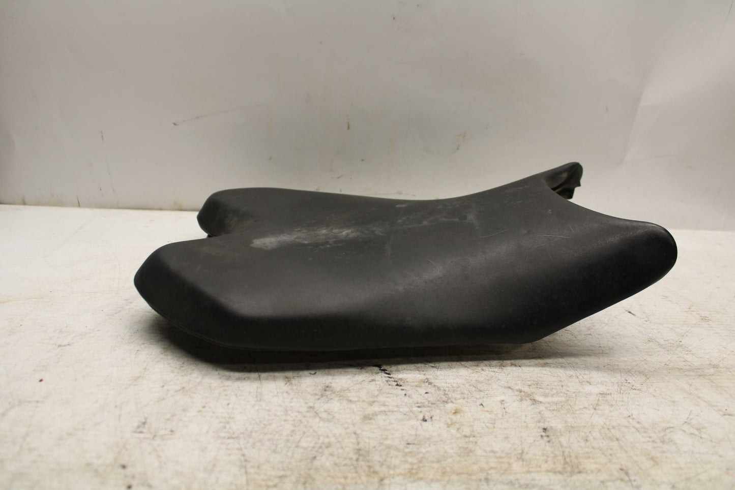 08 YAMAHA YZF R6 2c0 FRONT DRIVERS SEAT PAD SADDLE PILLION BB365
