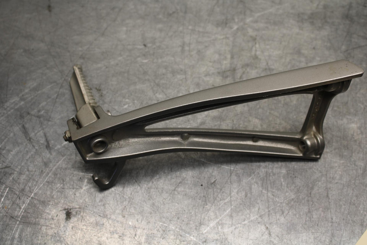 08-16 YAMAHA YZF R6 REAR BACK PASSENGER PEG SET PAIR BB636