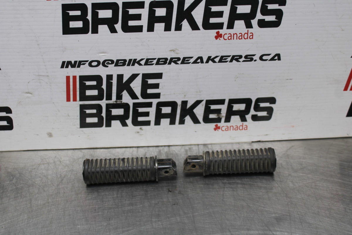 09 HONDA SHADOW 750 VT750 C2 REAR PASSENGER FOOT STEP PEG SET BB809