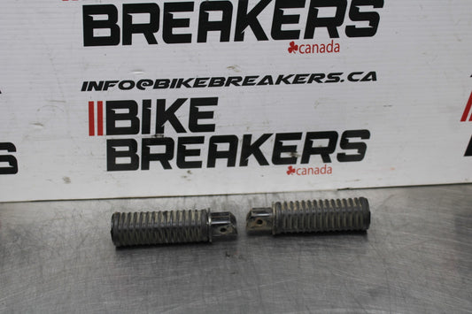 09 HONDA SHADOW 750 VT750 C2 REAR PASSENGER FOOT STEP PEG SET BB809