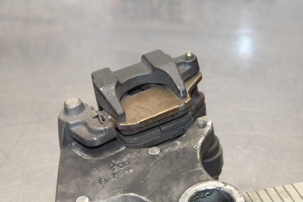 06-07 YAMAHA YZF R6 REAR BACK BRAKE CALIPER W MOUNT BRACKET BB763