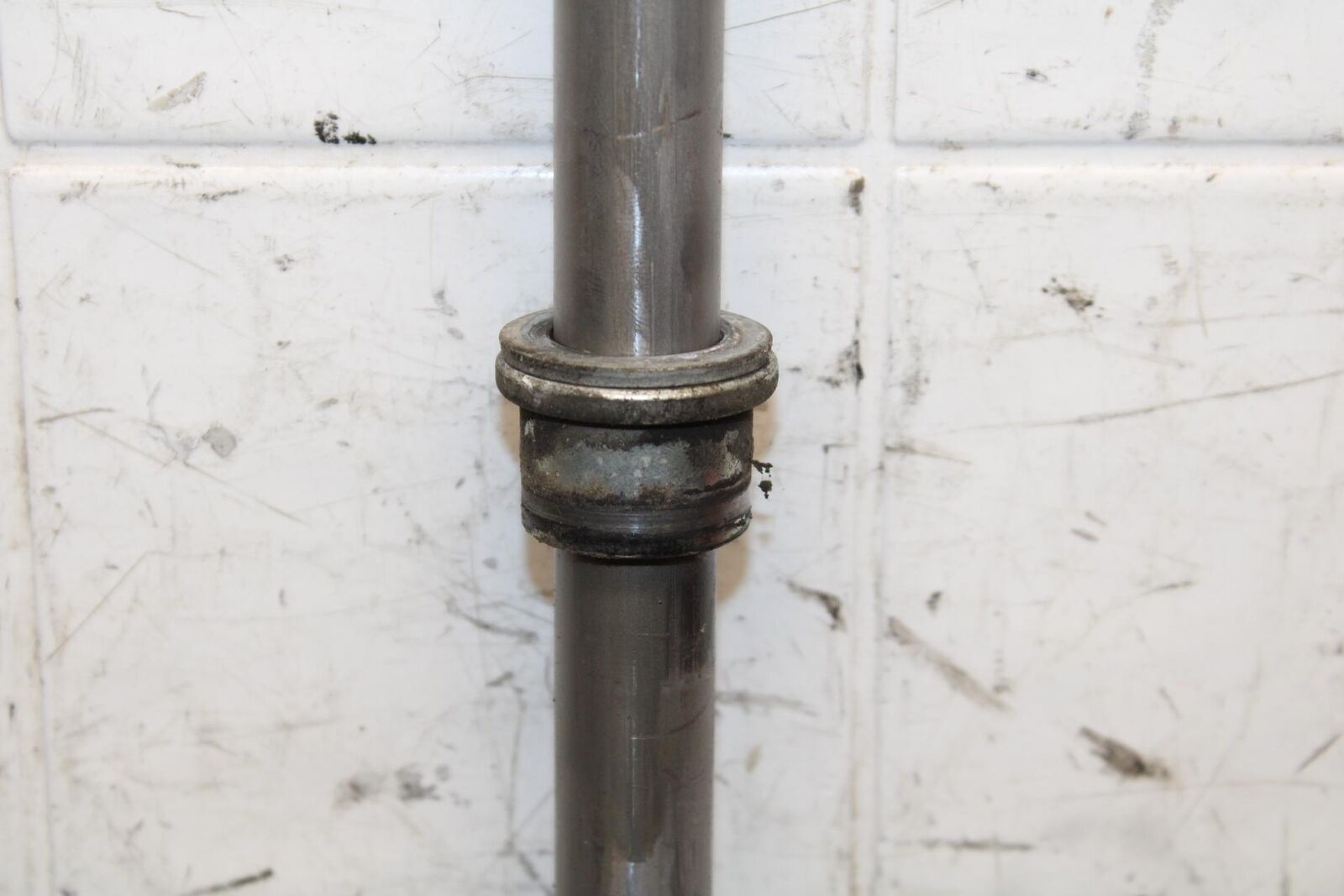 2005 Kawasaki Vulcan 1600 VN1600D Nomad REAR AXLE BACK WHEEL BOLT AXEL BB556