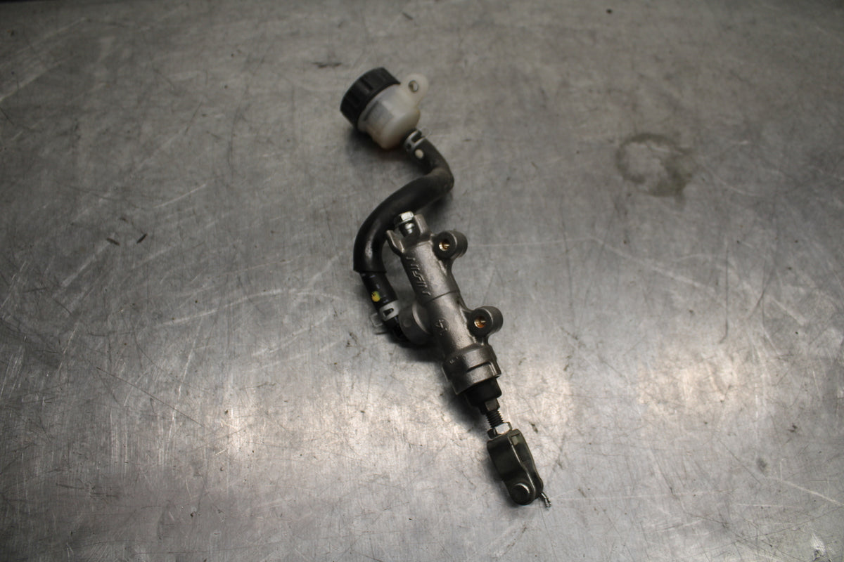 11-24 SUZUKI GSXR750 REAR BRAKE MASTER CYLINDER W RESERVOIR 69600-47H10  BB714
