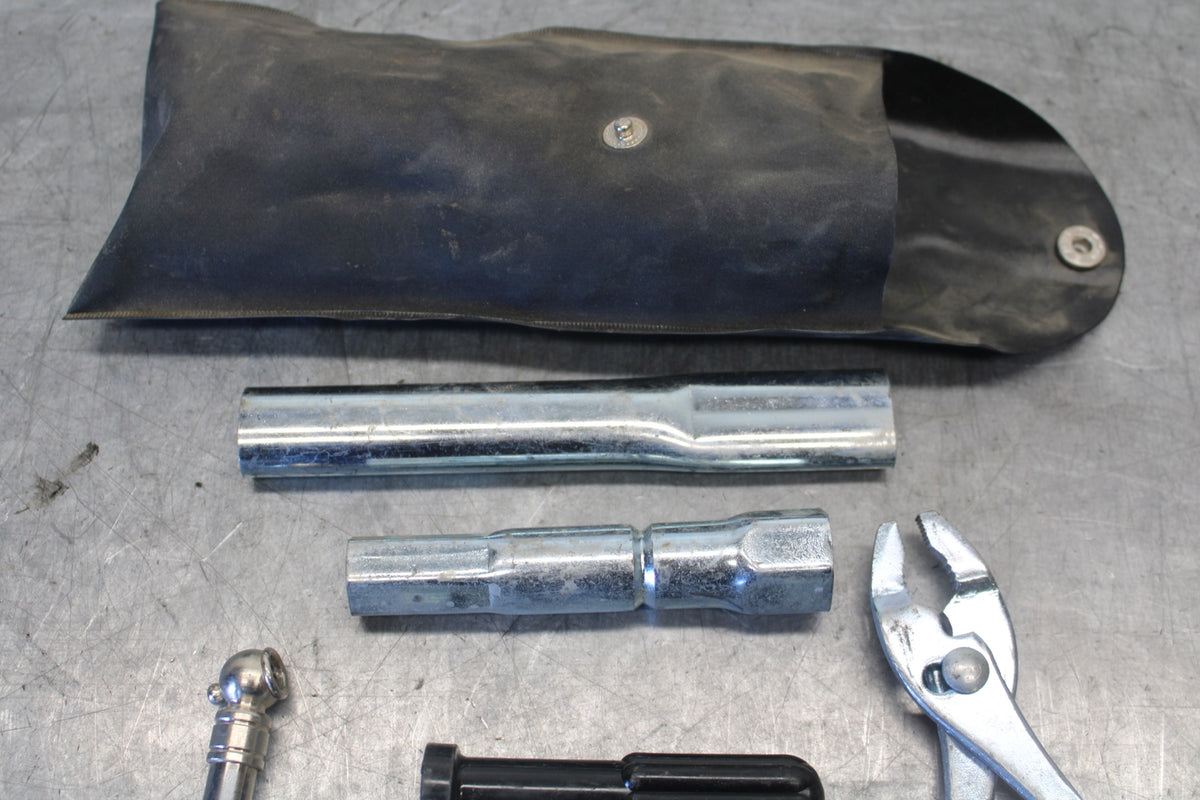 05-06 YAMAHA ROYAL STAR STOCK TOOLS OEM TOOL BAG KIT SET BB697