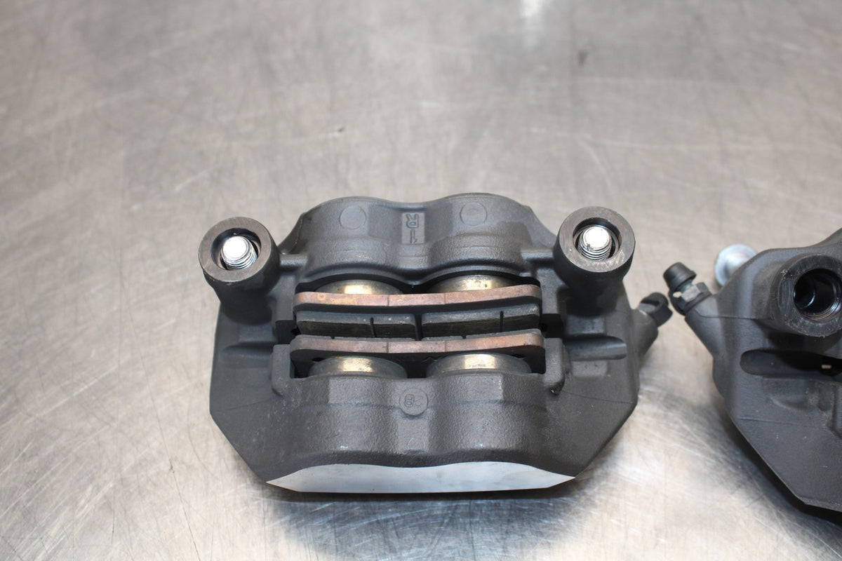 21-23 KAWASAKI NINJA ZX6R RIGHT LEFT FRONT BRAKE CALIPER SET PAIR CALIPERS BB179