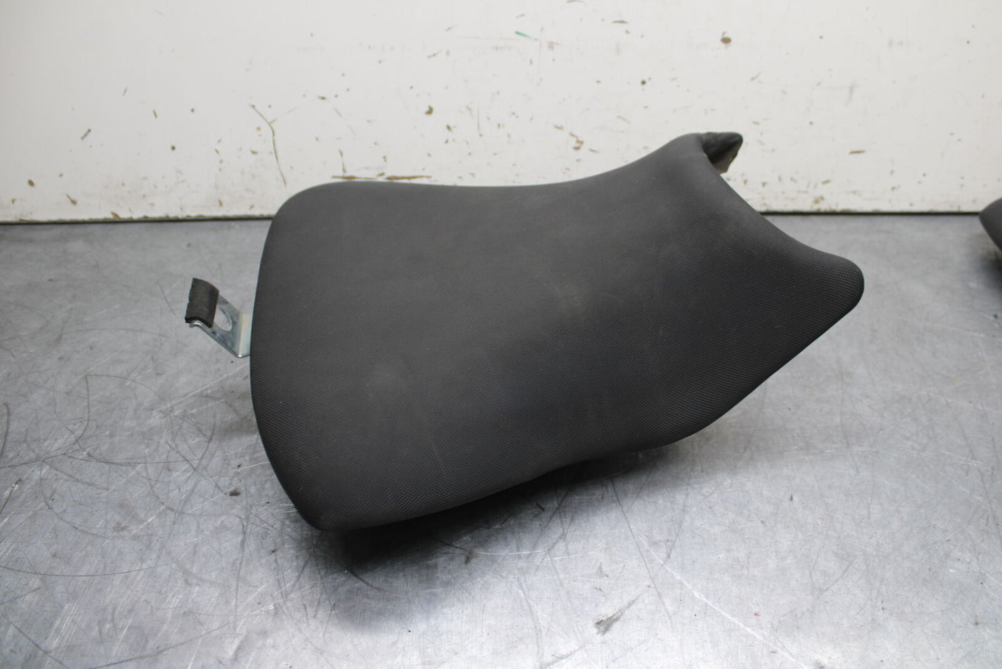 12-17 KAWASAKI ER-6N Z650 FRONT DRIVERS SEAT PAD SADDLE PILLION BB709