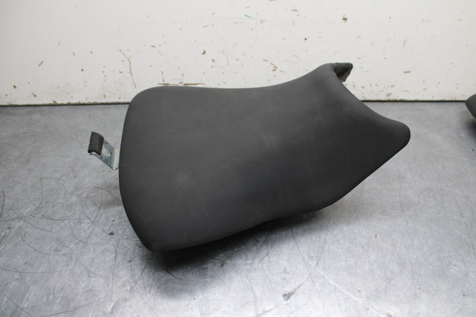 12-17 KAWASAKI ER-6N Z650 FRONT DRIVERS SEAT PAD SADDLE PILLION BB709