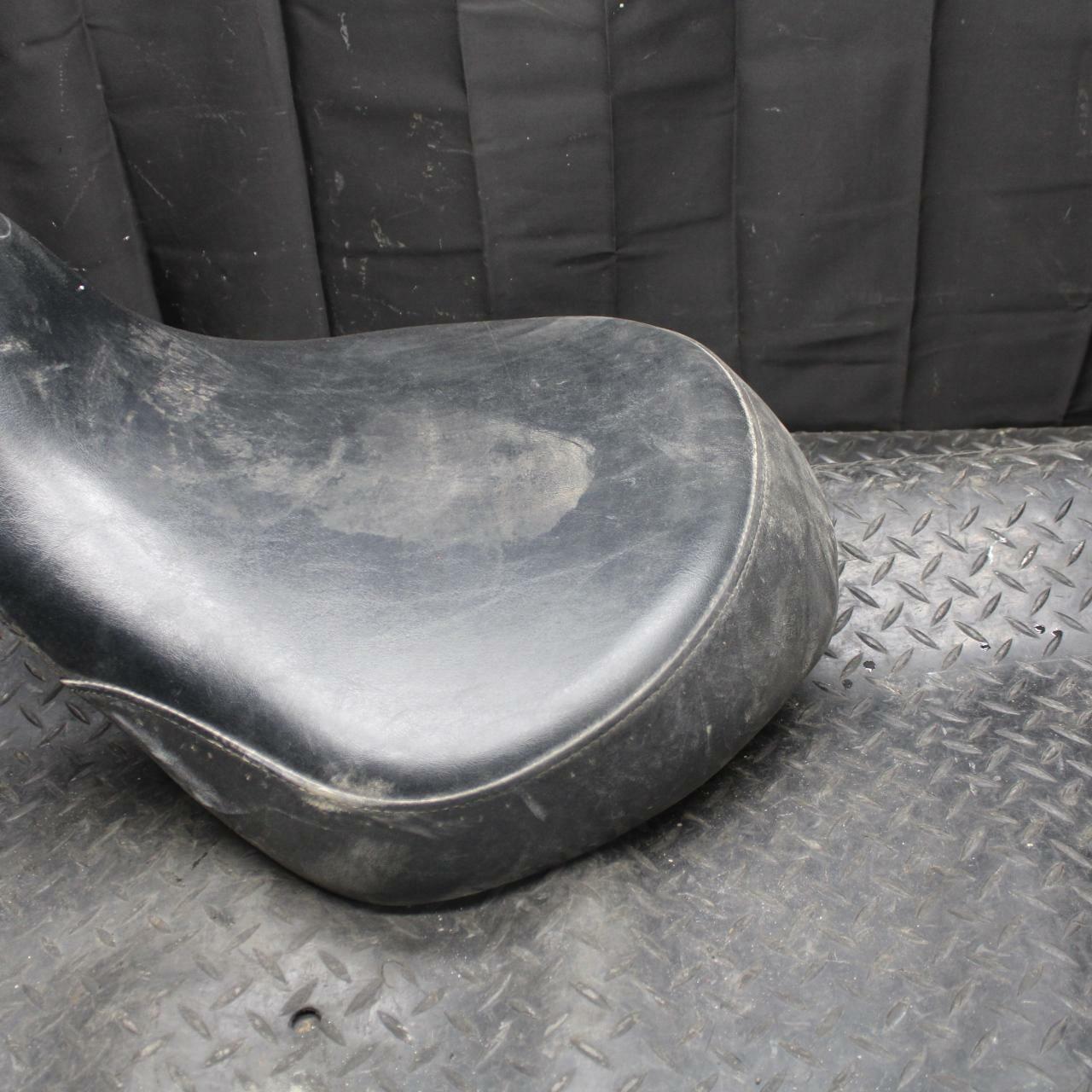 03-05 HONDA SHADOW CLASSIC 750 FRONT DRIVERS SEAT BB229