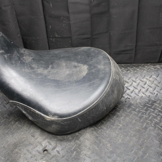 03-05 HONDA SHADOW CLASSIC 750 FRONT DRIVERS SEAT BB229