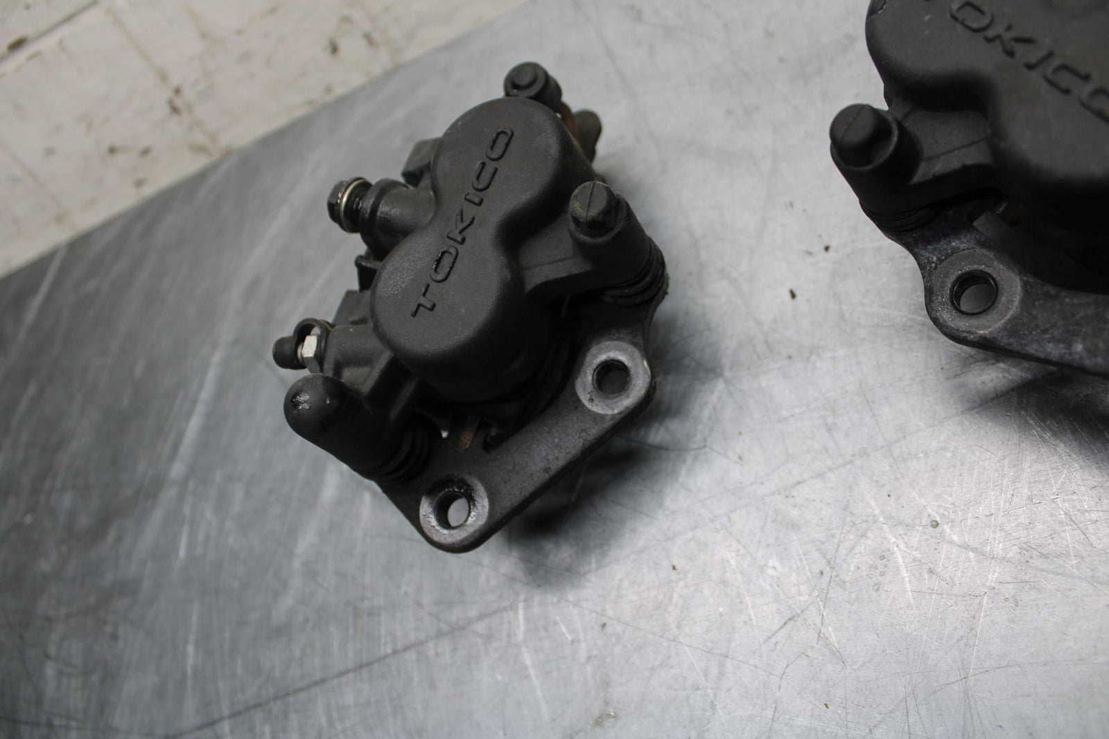 11-14 KAWASAKI VERSYS 650 LE 650C RIGHT LEFT FRONT BRAKE CALIPER SET PAIR BB498