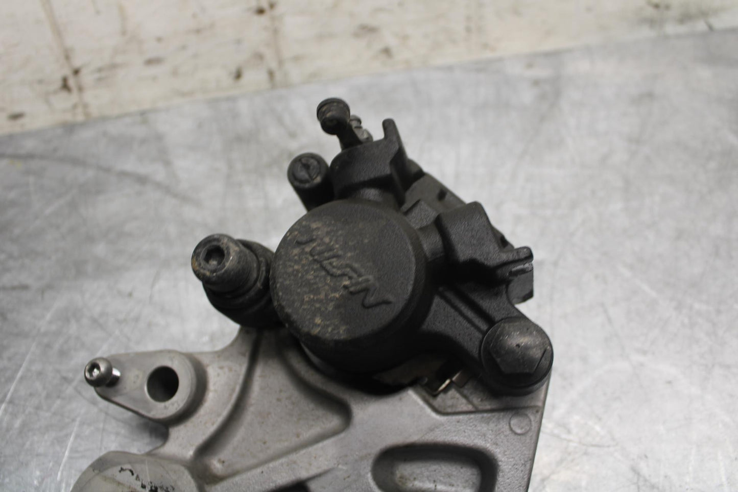 2016 Yamaha XSR900 ABS REAR BACK BRAKE CALIPER W MOUNT BRACKET BB516