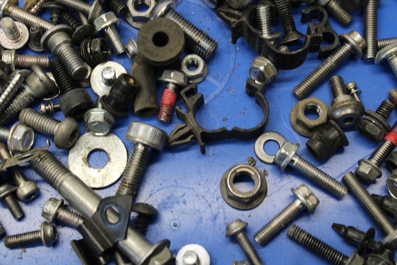 16 KAWASAKI NINJA ZX10R MISCELLANEOUS MOUNTING BOLTS HARDWARE MOTOR  BB650