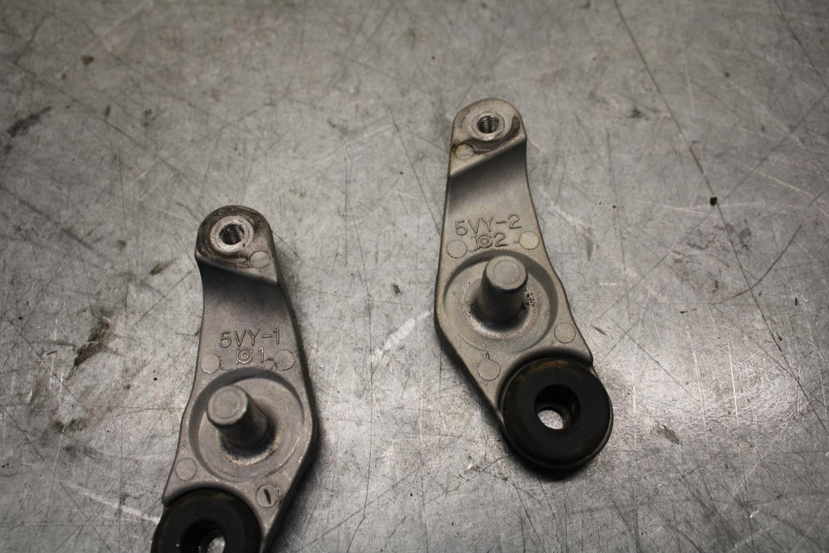 2007 Yamaha YZF R6 FRONT GAS TANK BRACKET MOUNT BB525