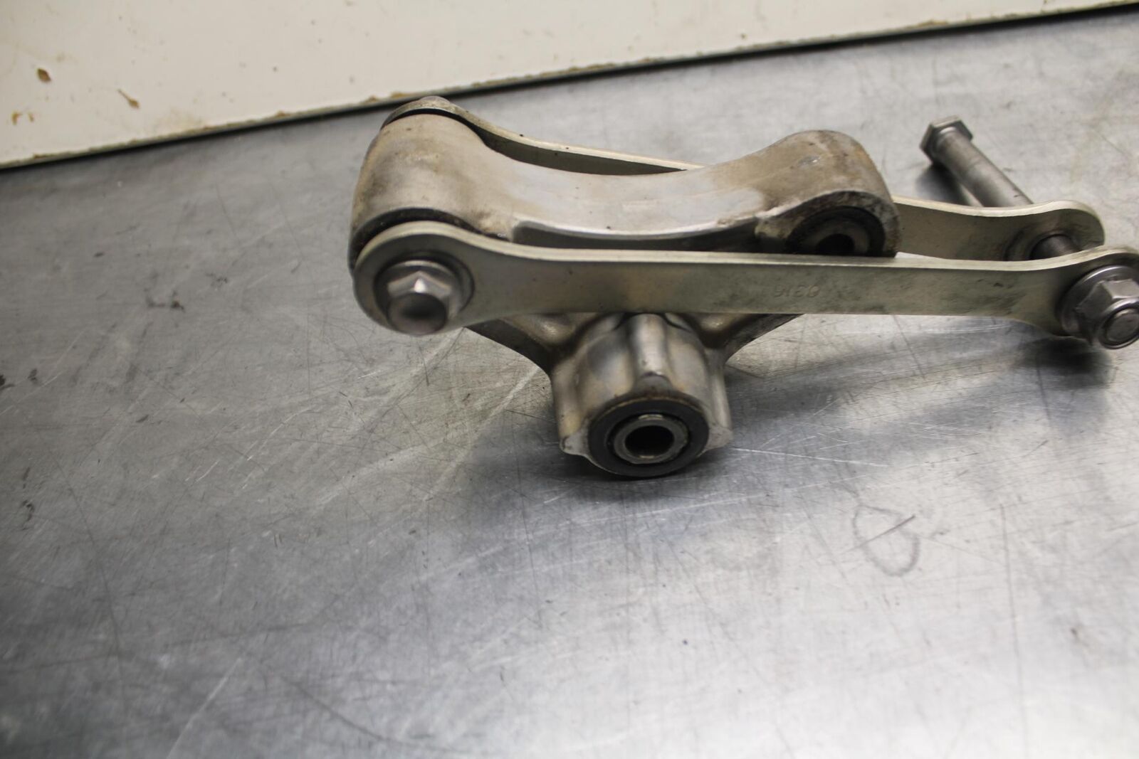 23 KAWASAKI NINJA ZX6R 636 REAR DOGBONE SHOCK LINKAGE LINK BB609