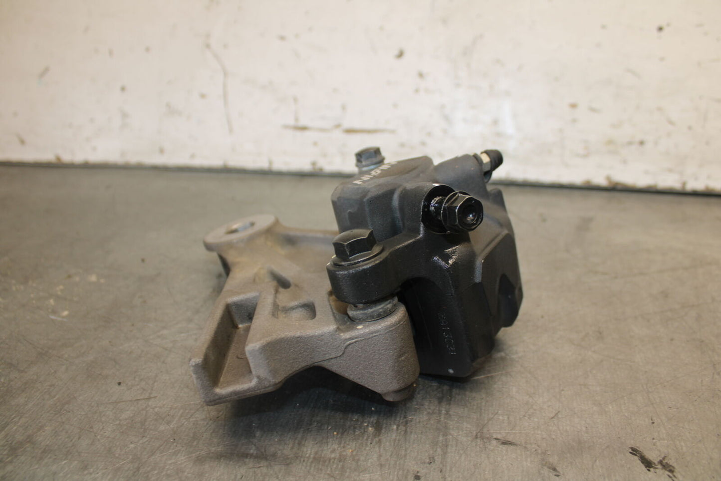 13-15 HONDA CBR500R REAR BACK BRAKE CALIPER W MOUNT BRACKET 43150-MGZ-J01 BB704