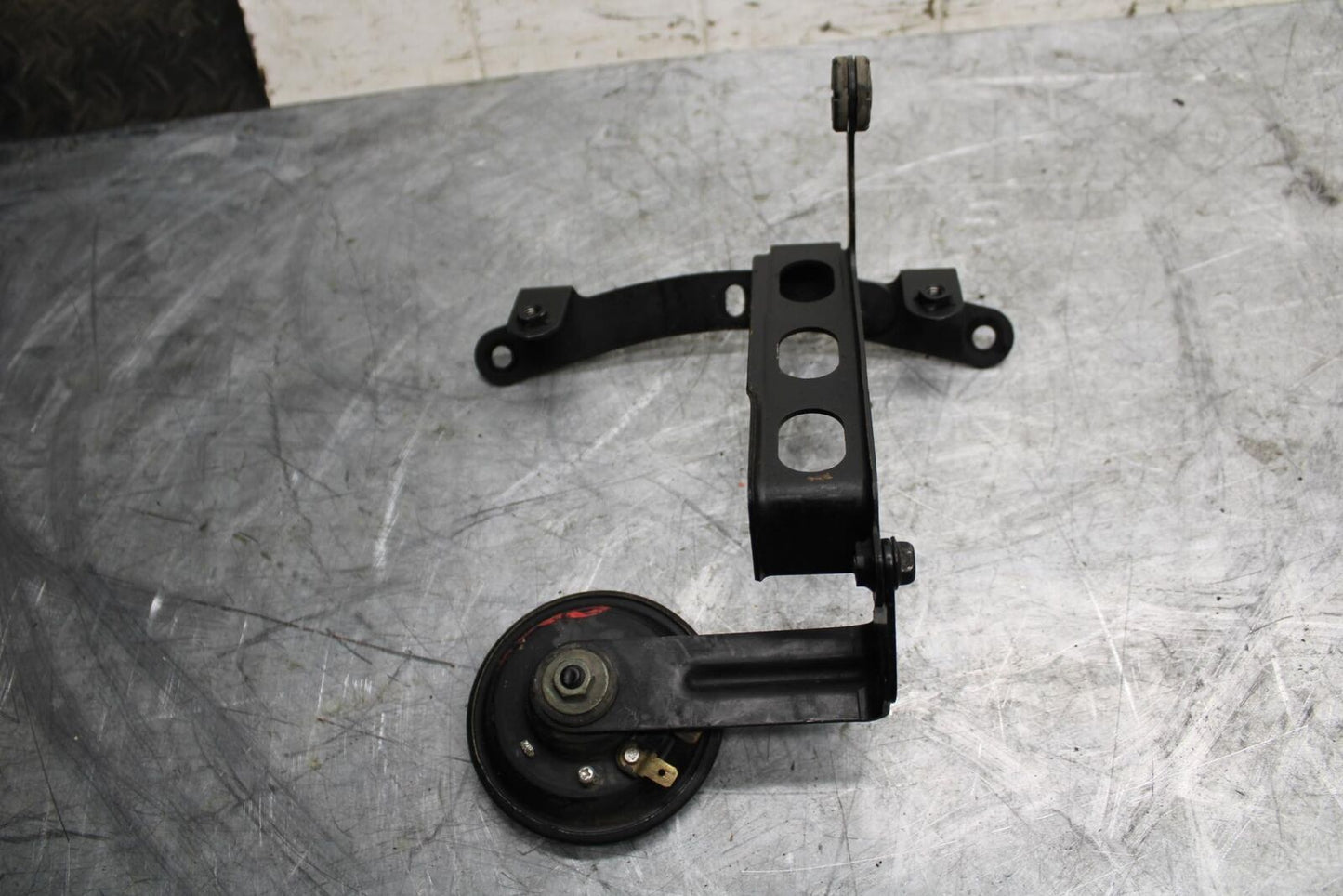 2007 Suzuki GSXR1000 OIL COOLER MOUNTING BRACKET MOUNT SUPPORT BB44