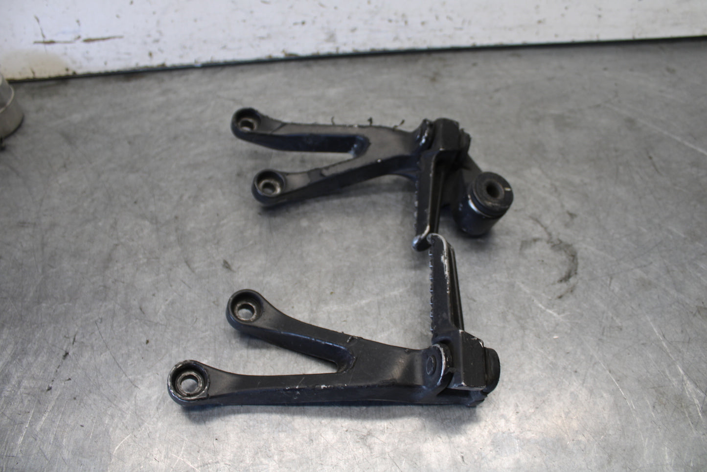 03-04 KAWASAKI NINJA ZX6RR REAR BACK PASSENGER PEG SET PAIR BB684