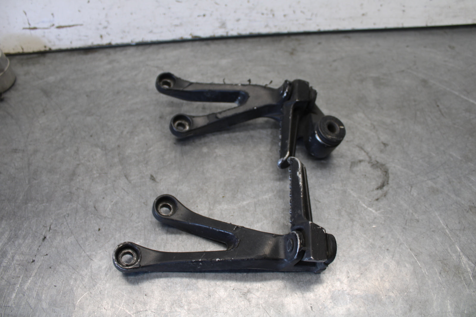 03-04 KAWASAKI NINJA ZX6RR REAR BACK PASSENGER PEG SET PAIR BB684