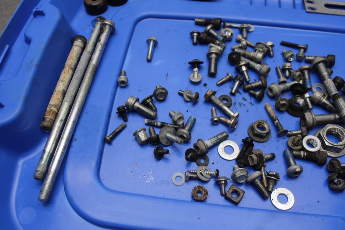 06-07 SUZUKI GSXR750 MOUNTING BOLTS HARDWARE MOTOR SCREWS BB811