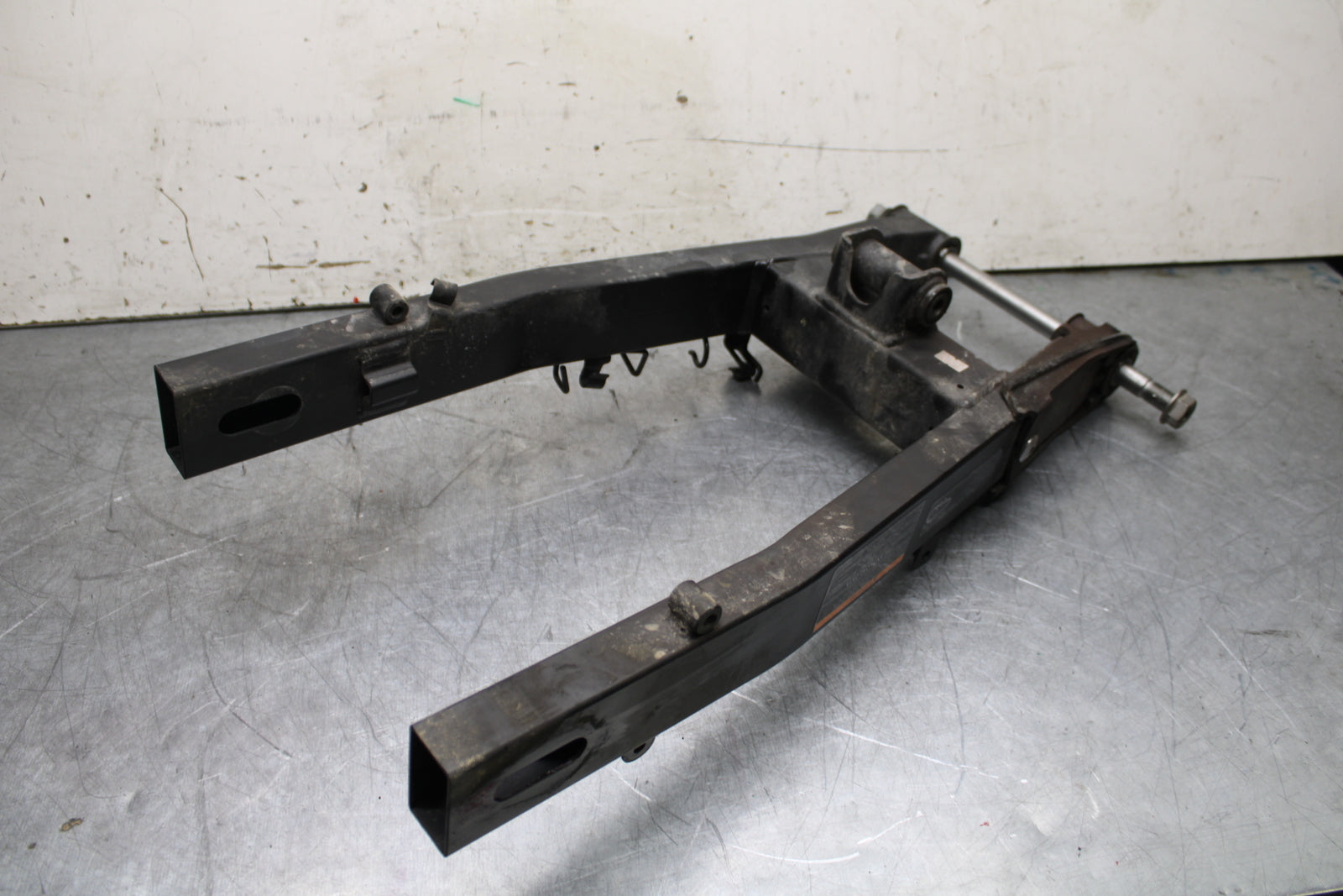 19-22 KAWASAKI Z400 REAR SWINGARM BACK SUSPENSION SWING ARM BB708