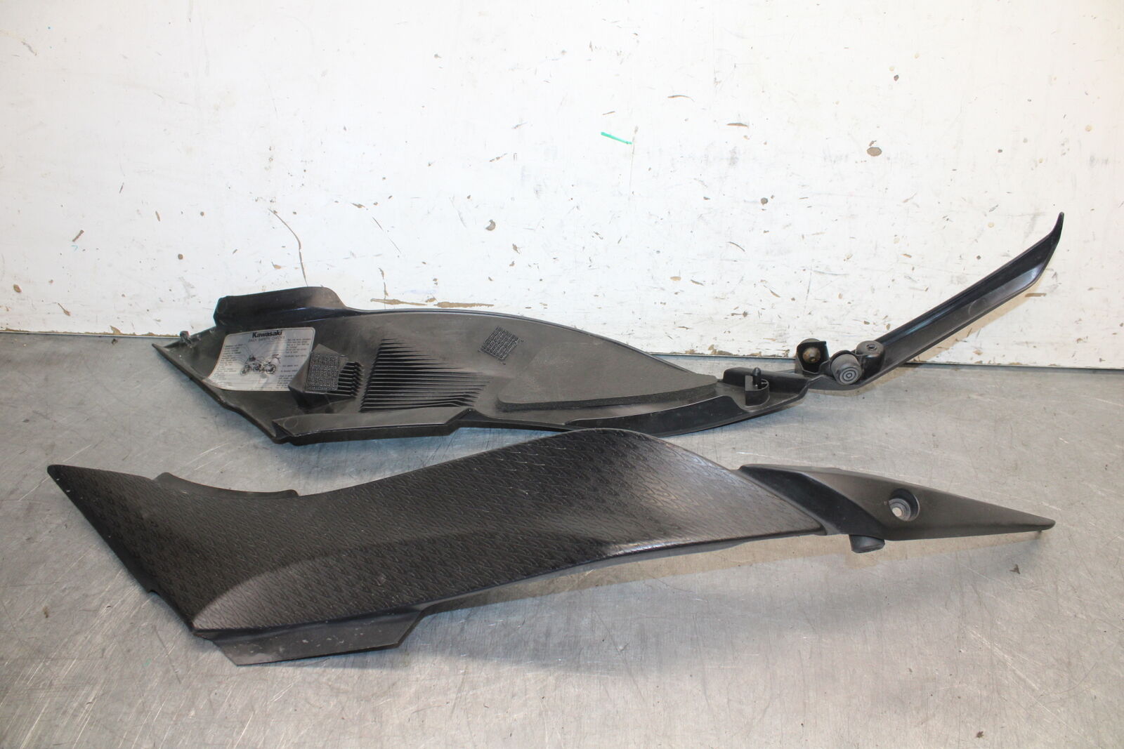 09-12 KAWASAKI NINJA ZX6R RIGHT LEFT GAS TANK PANELS COVERS TRIM SET COWLS BB698