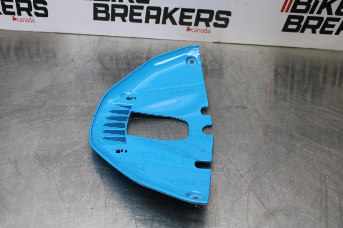 22-25 YAMAHA YZF R7 LOWER FRONT UPPER INNER HEADLIGHT COWL FAIRING  BB182