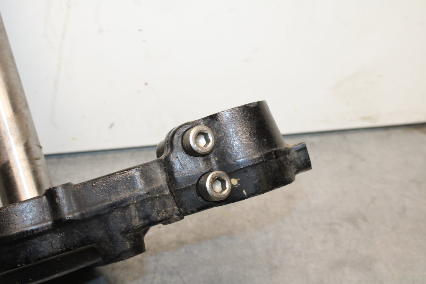 03-08 KAWASAKI VULCAN 1600 FRONT FORKS CLAMP LOWER TRIPLE TREE STEM BB123