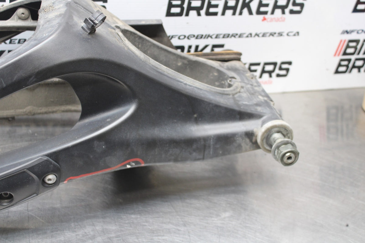 05 YAMAHA YZF R6 REAR SWINGARM BACK SUSPENSION SWING ARM BB858