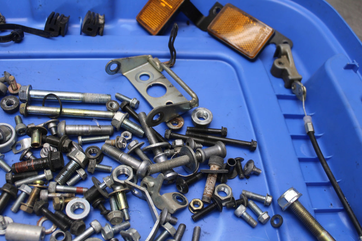 98-05 HONDA SUPER HAWK 1000 VTR1000F MOUNTING BOLTS HARDWARE SCREWS BB924