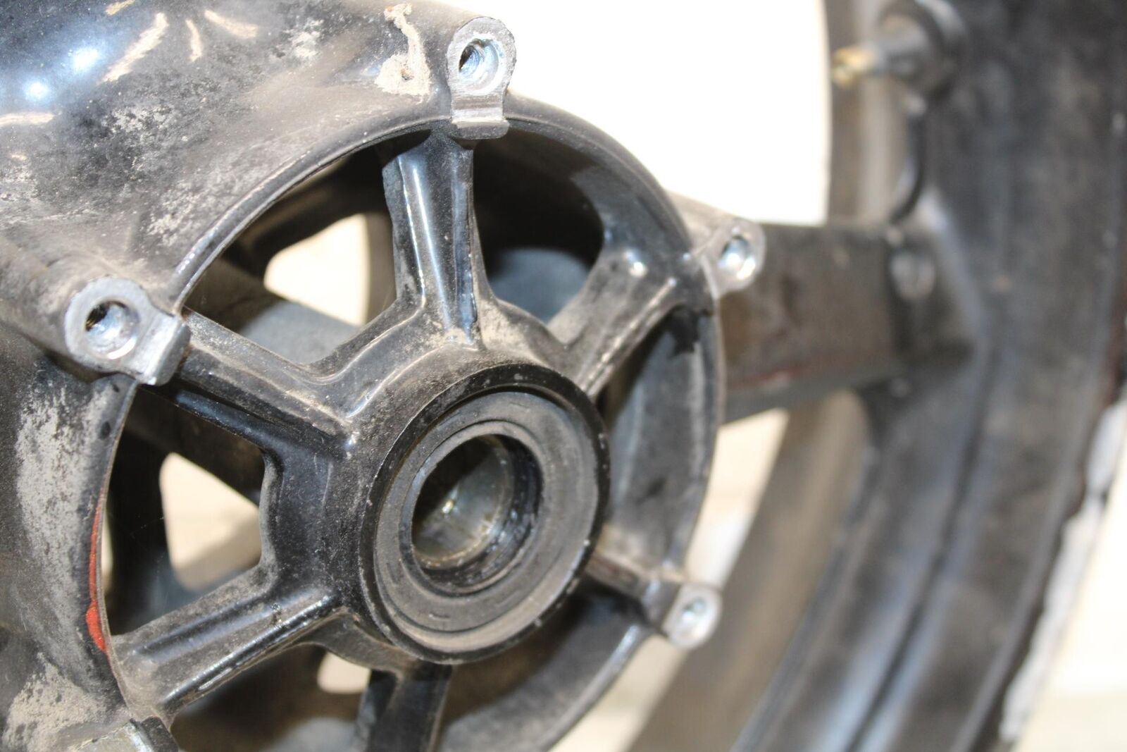 2000 Yamaha YZF R6 FRONT WHEEL BB558