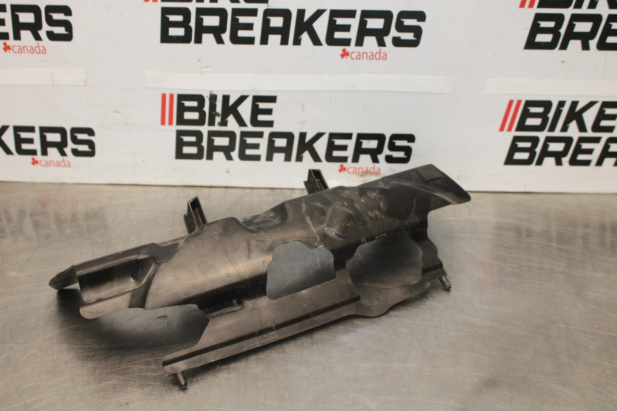 15-26 SUZUKI GSXR600 LOWER FRONT UPPER INNER HEADLIGHT COWL FAIRING  BB888